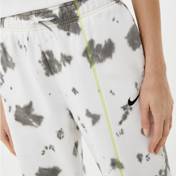 Nike Gray Tie-Dye Sweatshirt and Joggers Set - Picture 7 of 7